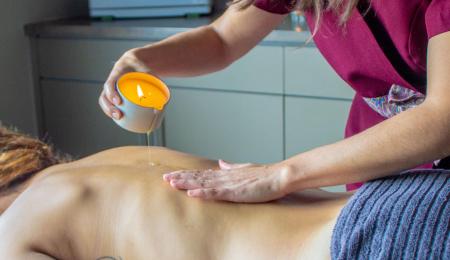 Massagem com Velas Quentes